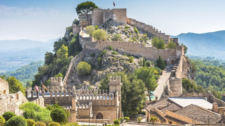 Enguany farà cinc-cents noranta anys, al castell de Xàtiva morí, pres, el comte Jaume d'Urgell, el dissortat aspirant a regnar sobre el país d'or i gules que, per interessos espuris, fou privat de la corona.