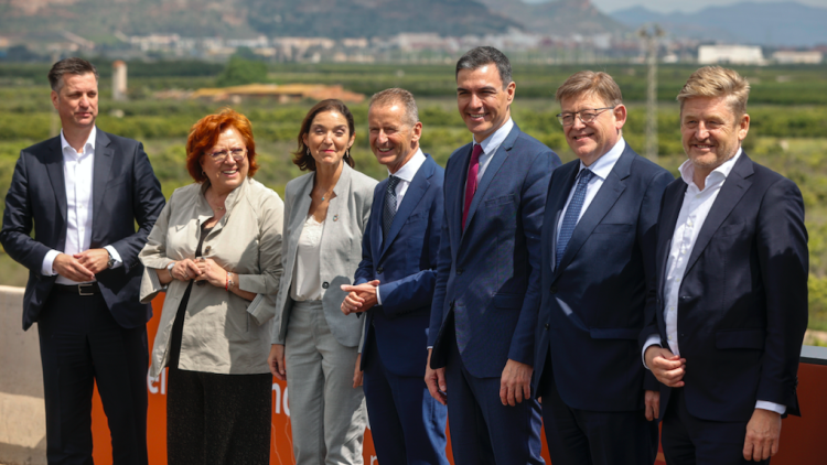Representants institucionals i de Volkswagen el passat maig a Sagunt després de presentar la gigafactoria.. Europa Press