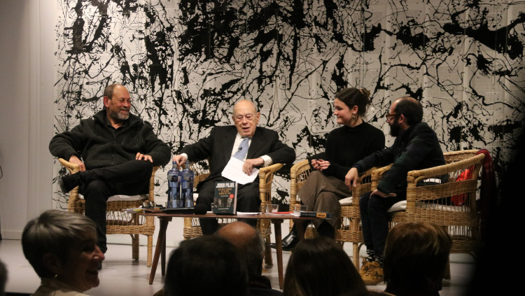 L'editor Joan Sala, el president Pujol, la periodista Montserrat Dameson i l'escriptor Joan Safont. Agència Catalana de Notícies