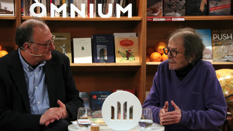 Xavier Antich, president d’Òmnium Cultural, amb Josep Piera a la roda de premsa del Premi d’Honor de les Lletres Catalanes. ACN