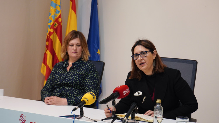 La consellera Rosa Pérez Garijo compareix en roda de premsa amb la representant de Fisabio per a presentar els primers resultats de l'anàlisi d'ADN per a la identificació en casos de bebés robats.