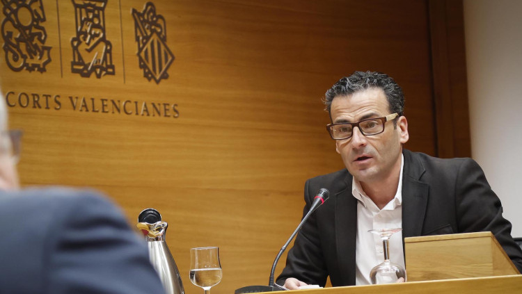 El director general d'À Punt, Alfred Costa, durant la seua compareixença en la comissió de les Corts del 7 de març passat.