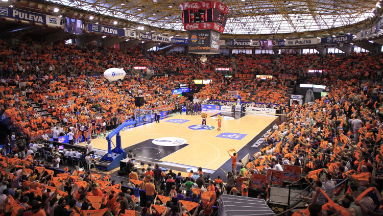 L’aventura com a màxim accionista del València Basket va iniciar la tasca de Juan Roig com a mecenes esportiu. A la imatge, l’estadi on juga els partits l’equip taronja.. Europa Press