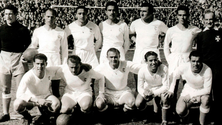 Onze del Reial Madrid que guanya la lliga espanyola l'any 1954| @realmadrid
