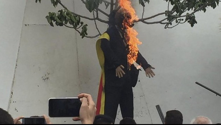Ninot de Puigdemont cremat a Coripe (Sevilla). Europa Press