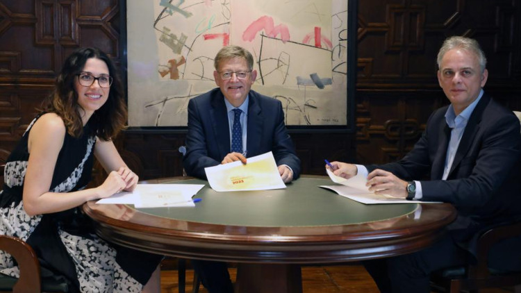 Els vicepresidents Aitana Mas i Hèctor Illueca junt amb el president Ximo Puig| Generalitat Valenciana
