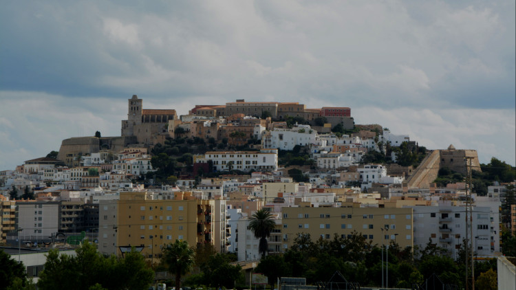 Vila d'Eivissa. joan a ramis, CC BY-SA 4.0, via Wikimedia Commons