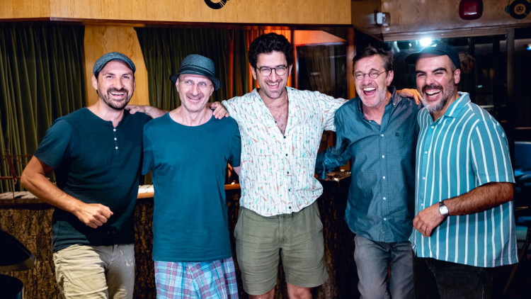 David Gadea, Jorde Rossy, Albert, Javier Colina i Borja Barrueta en l’estudi de gravació de “La espuma del mar”.. Jaime Massieu