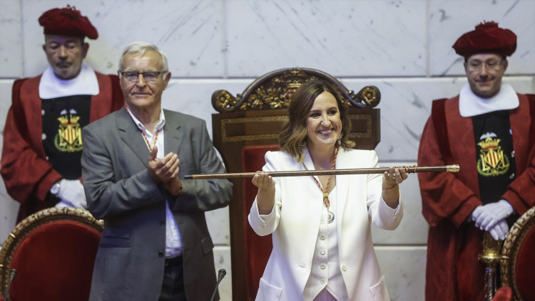 María José Català en el moment de proclamar-se alcaldessa de València| Europa Press