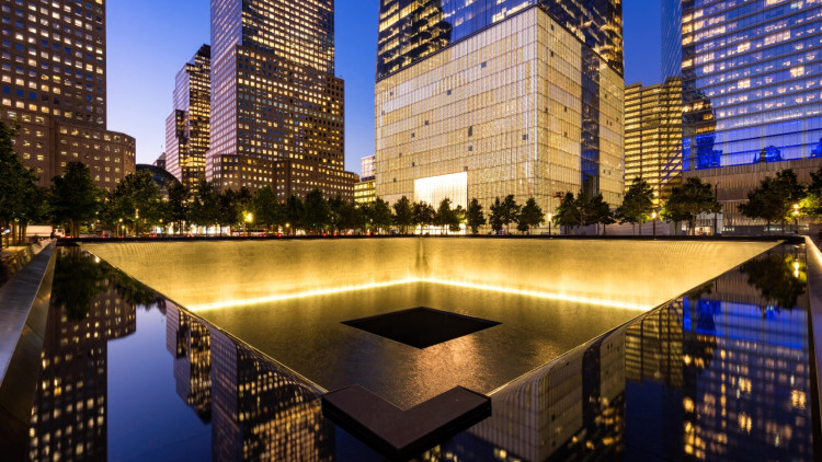 Memorial dedicat a les víctimes de l’11S a l’espai que ocupaven les Torres Bessones i, prèviament, el districte de Radio Row