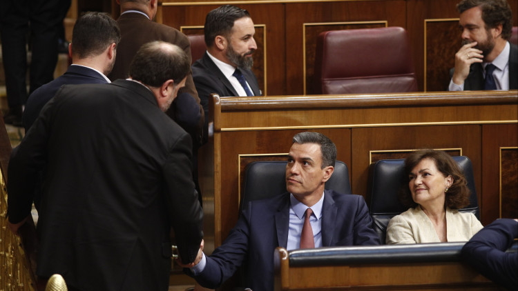 Oriol Junqueras saluda Pedro Sánchez al Congrés l'any 2019. Europa Press