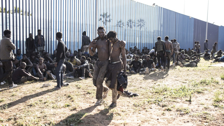 Migrants a la tanca de Mellilla (2022). Europa Press