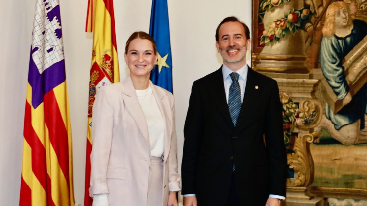 La presidenta del Govern Balear, Marga Prohens, i el president del Parlament baear, Gabriel Le Senne. Europa Press