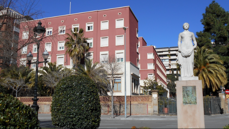 Residència d’oficials de l’exèrcit franquista. El 3 d’octubre de 1946, l’Agrupació Guerrillera del PSUC hi va posar una bomba