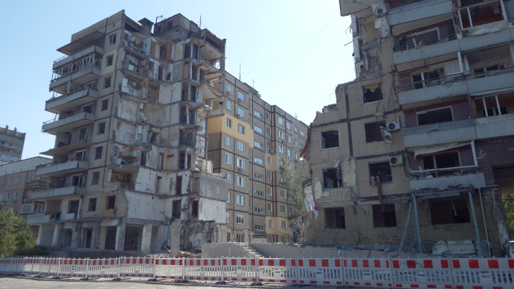 Edifici residencial destruït per un atac rus al barri de Soborniy, de Dnipró. Abel Riu