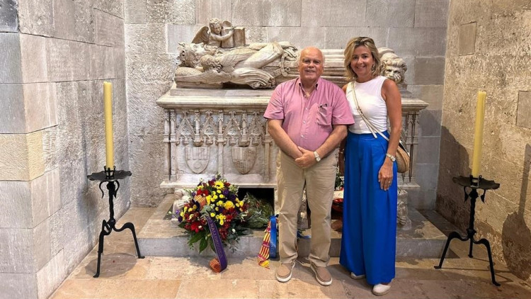 Excàrrecs d'UM, Miquel Àngel Borrás i Cristina Cerdó, a l'orfrena floral al Rei en Jaume a la Diada de Mallorca.. Europa Press