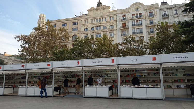 Una estampa de la Plaça el Llibre de València| Plaça del Llibre