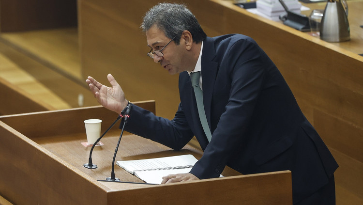El vicepresident primer valencià i conseller de Cultura i Esport, aquest dimecres a Les Corts.. Rober Solsona — Europa Press