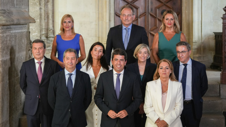 Fotografia de família del Govern valencià del PP i Vox| Europa Press