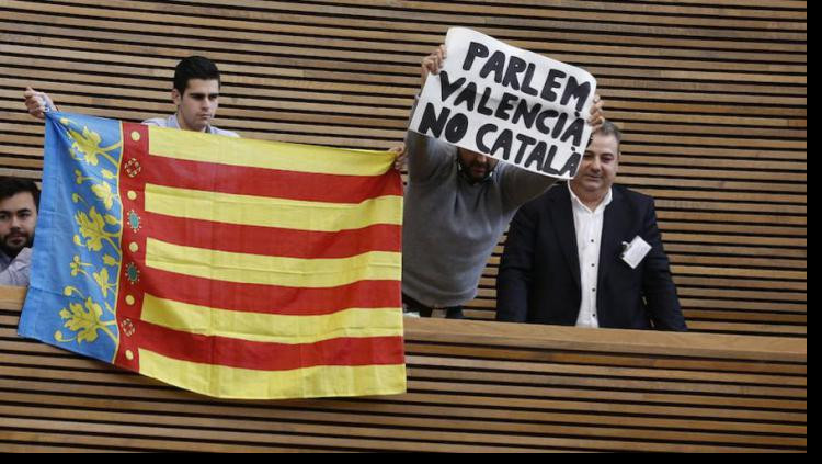 Des de 1978 ençà hi ha els que viuen obcecats per trinxar el català, són els mateixos que desitjarien que el català desaparegués.