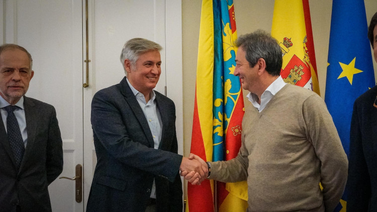 El president de Lo Rat Penat, Josep Vicente Navarro, i Vicente Barrera, vicepresident de la Generalitat Valenciana i conseller de Cultura| GVA
