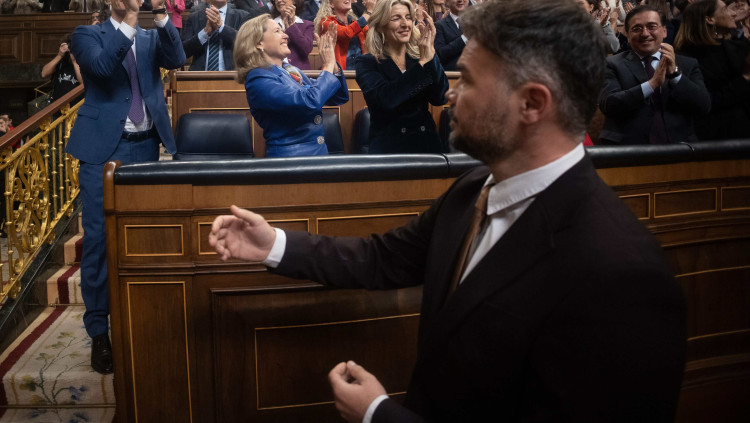 Gabriel Rufián, portaveu d'ERC al Congrés, davant el president espanyol Pedro Sánchez el dia de la seua investidura. Europa Press