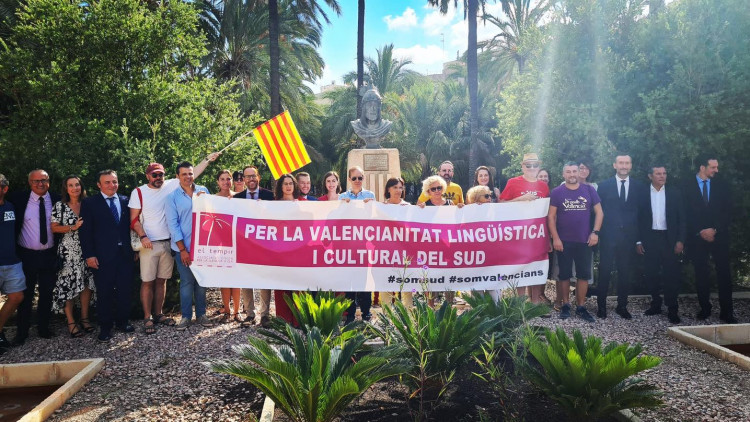Ofrena cívica d'El Tempir a Jaume I durant la diada nacional valencina del 9 d'Octubre| El Tempir