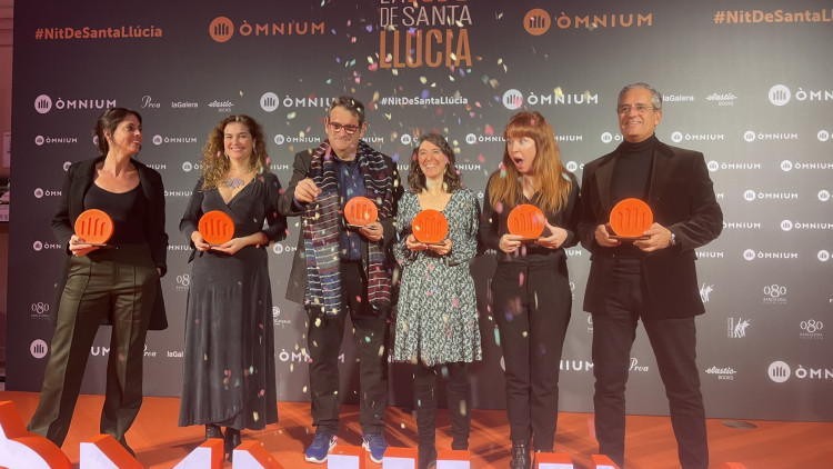Els guanyadors dels Premis de la Nit de Santa Llúcia: Mireia Calafell, Carme Serna, Jordi Puntí, Mònica Estruch, Raquel Casas i Lluís Prats