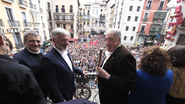 Joseba Asiron, nomenat alcalde de Pamplona entre multituds.. Europa Press