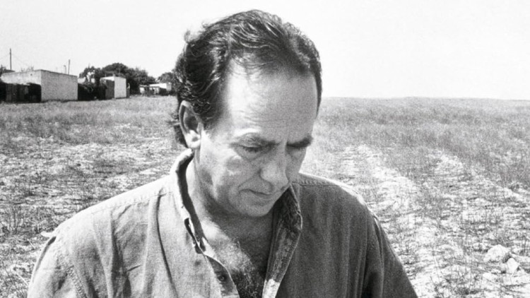 Detall de la coberta d'A propòsit de Joan Manuel Serrat