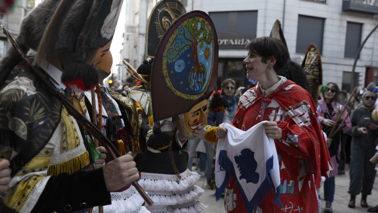 La candidata del BNG, Ana Pontón, participa en la festa gallega d'O Entroido. Europa Press