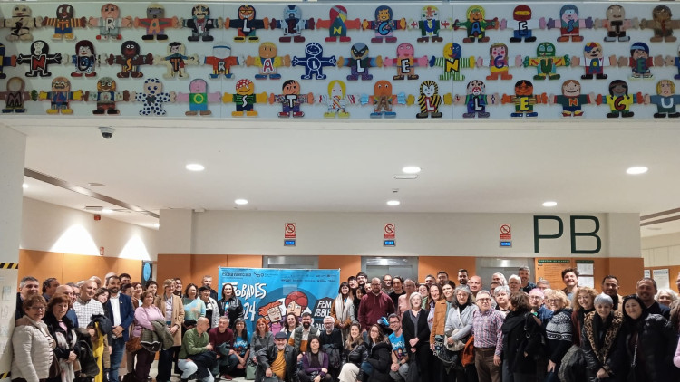 Fotografia d'entitats i personalitats de la societat civil a València a favor de les Trobades d'Escoles en Valencià| Escola Valenciana