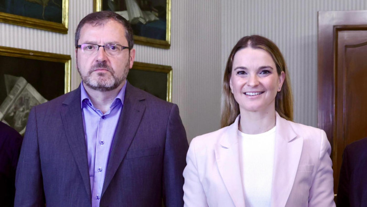 Antoni Llabrés, president de l'OCB, amb Marga Prohens, presidenta del Govern Balear. Obra Cultural Balear