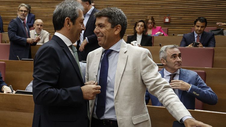 El president valencià, Carlos Mazón -a la dreta- amb el vicepresident Vicente Barrera, a l'esquerra| Europa Press. Europa Press