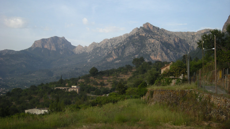 Serra de Son Torrella des de la vall de Sóller
