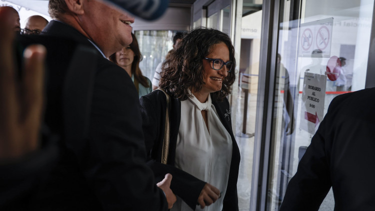 Encara que de manera provisional, el jutge Vicent Ríos ha acordat l’arxivament de la causa que afectava Mónica Oltra i més d’una desena d’alts càrrecs i funcionaris de la seua antiga conselleria| Europa Press. Europa Press