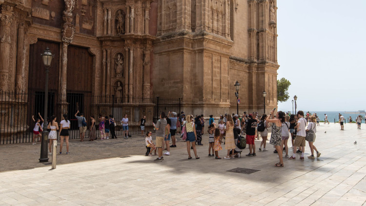 L’afluència de turistes és cada any superior, tot i que no millora el benestar social, sinó tot el contrari. Europa Press