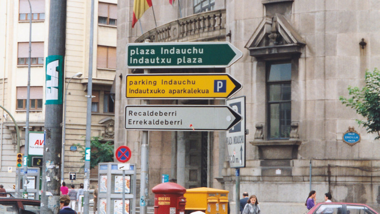 Cartells en bilingüe al centre de Bilbao
