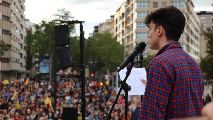 La plaça Amèrica de València plena de gom a gom a la cloenda de la mobilització encapçalada per Acció Cultural del País Valencià| ACPV/Prats i Camps. 