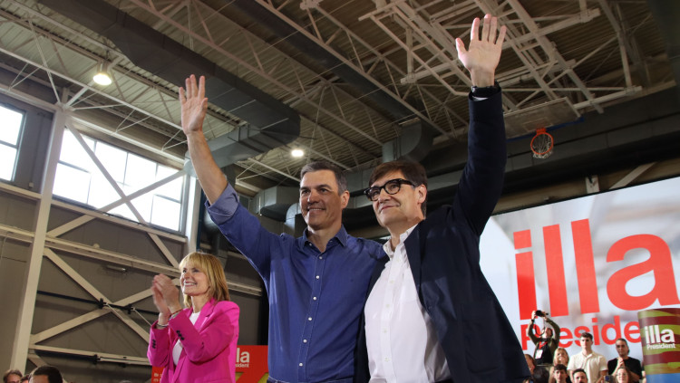El president espanyol, Pedro Sánchez, amb el candidat del PSC Salvador Illa. Agència Catalana de Notícies