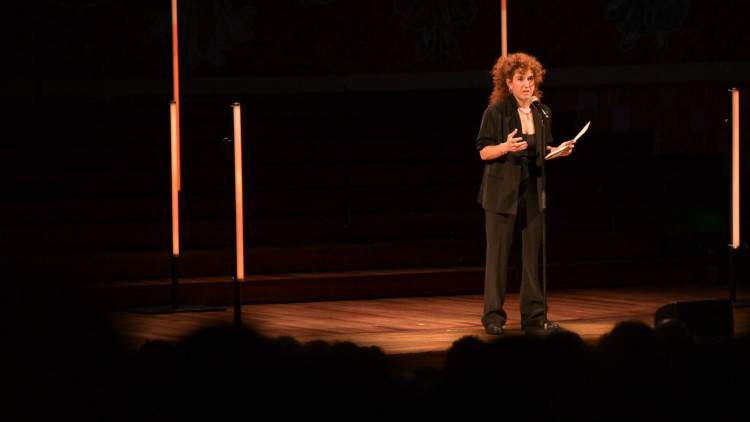 Raquel Santanera recitant al Festival Internacional de Poesia de Barcelona. Albert Canalejo - ICUB