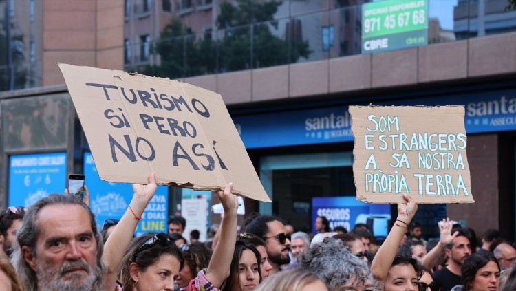 Manifestació contra els habitatges turístics a Mallorca| Europa Press/Isaac Buj