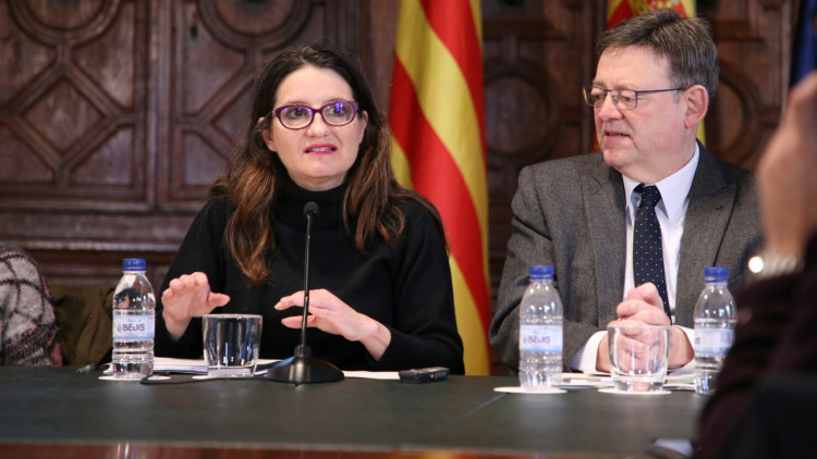 El president valencià, Ximo Puig, i la vicepresidenta, Mónica Oltra, durant la presentació de les dades del baròmetre d'opinió encarregat pel Consell.