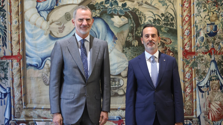 El monarca espanyol Felip VI amb Gabriel Le Senne, president del Parlament balear per Vox| Europa Press/Isaac Buj