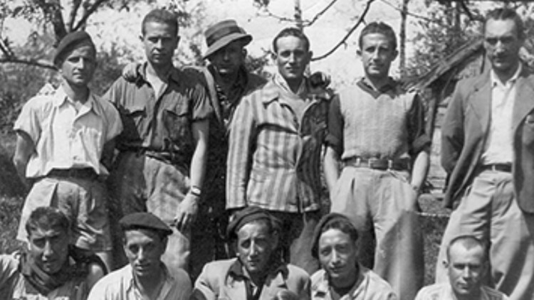 El nucli dur del 'kommando' César en una foto feta en Vöclabruck el 12 de maig de 1945. César Orquín, dret, és el primer per la dreta| Arxiu Familiar Grzona-Orquín. 