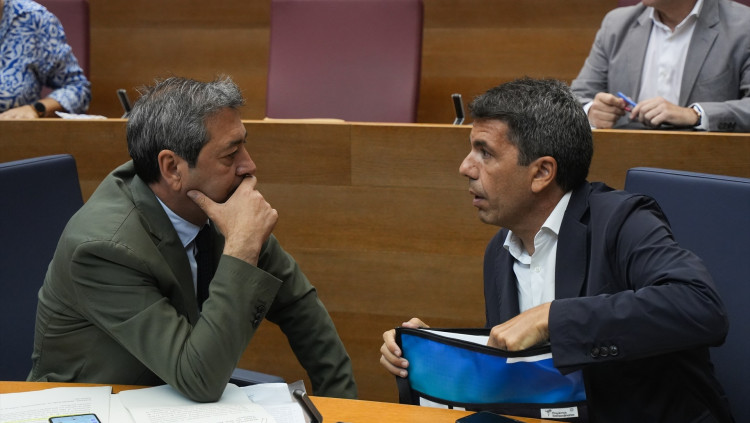 L'exvicepresident valencià, Vicente Barrera, i Carlos Mazón, president de la Generalitat Valenciana| Europa Press/Jorge Gil