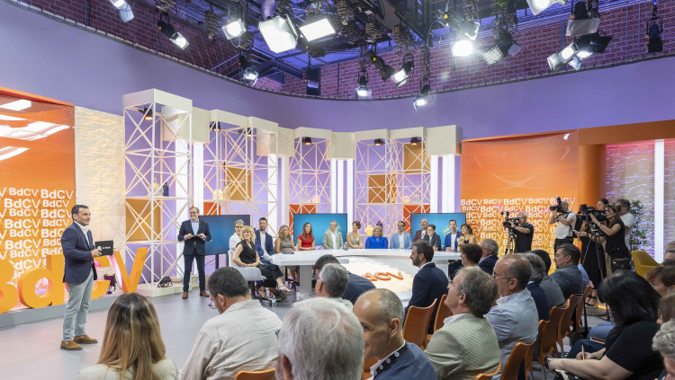 À Punt aposta pels directes i el debat de futbol en el nou curs polític| À Punt
