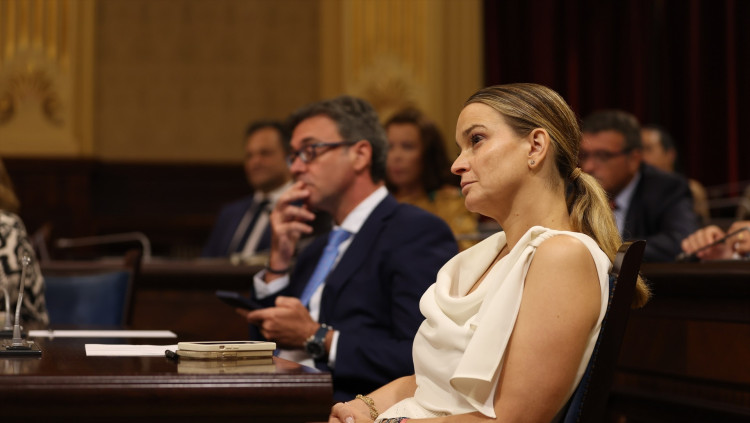 La presidenta del govern de les Illes Balears, Marga Prohens, en el ple extraordinari del Parlament en què es va debatre la destitució del president de la càmera, Gabriel Le Senne.. Europapress