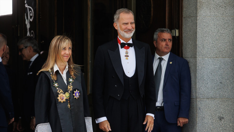 La nova presidenta del Consell General del Poder Judicial, Isabel Perelló, i el monarca espanyol, Felip VI| Europa Press/Alejandro Martínez