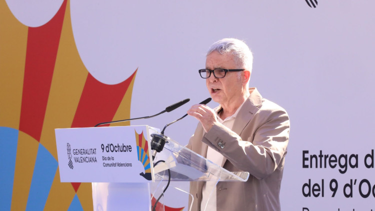 L'escriptor Ferran Torrent durant el seu discurs| GVA